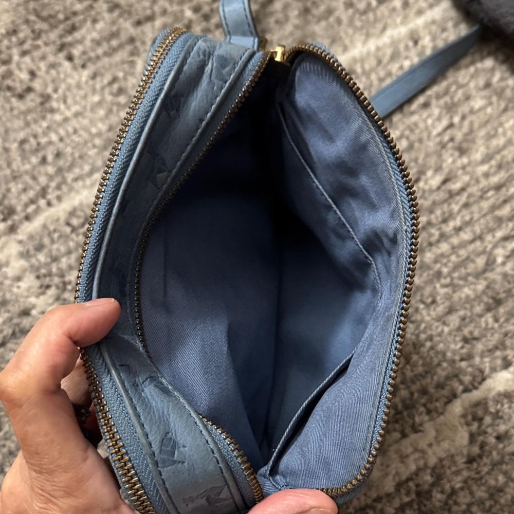 Fossil Oragami Tissue Llama Blue Crossbody Bag - Picture 11 of 13